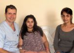 Д-р Емануил Найденов със Силвия Кирилова и майка й след операцията 