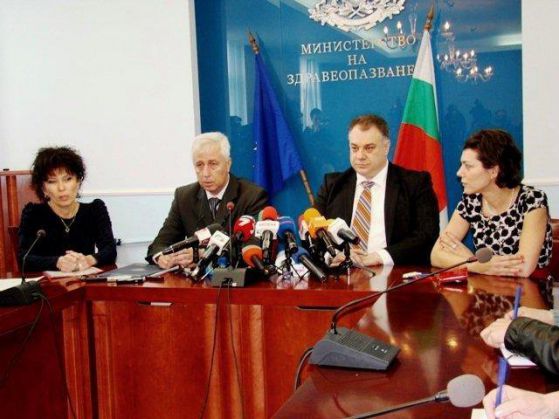 Здравният министър проф. Николай Петров с тримата му заместници, Снимка: МЗ