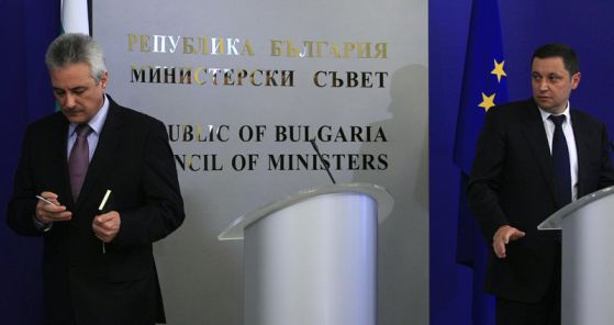 Марин Райков и Яне Янев на брифинг в Министерски съвет. Снимка: БГНЕС