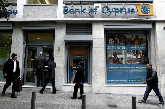 Централната банка уволни управителя на най-голямата банка в Кипър