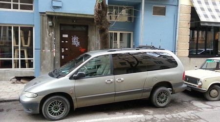 Автомобилът за подслушване. Снимка: "Дневник"