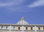 Папата смени резиденцията с двустаен апартамент (снимки)