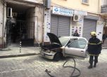Автомобил горя в центъра на София (снимки)