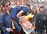 Британци празнуват смъртта на Тачър, министър я нарече "безсрамна расистка"