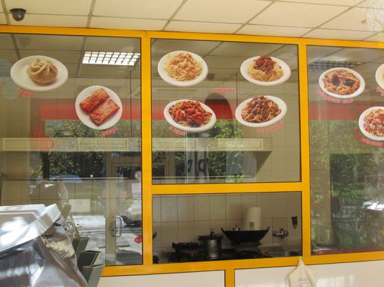 Ученици се отровиха с китайска храна в Русе