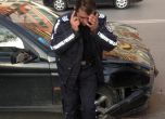 Пътен полицай катастрофира в София, викна си линейка