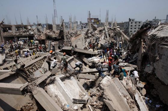 Стотици са жертвите след срутването на 8-етажна сграда в Бангладеш. Снимка: ЕРА/БГНЕС
