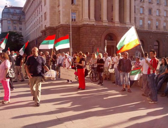 Протестът между президентството и Министерския съвет в София. Снимка: Лъчезар Ангелов