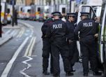 Полиция в Лондон на мястото, където бе заклан военен от двама терористи