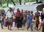 Циклон връхлетя Бангладеш, 5 души са загинали