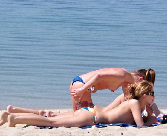 Защо пастор Тончев поиска глоби за голите тела на плажа