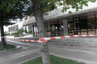 50 кг плоча се откърти от общината в Благоевград