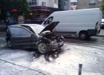 Автомобил се запали на ул. "Черковна". Снимка: Захари Коровски