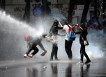 Нови сблъсъци в Турция с газ, водни оръдия, камъни и "Молотов"