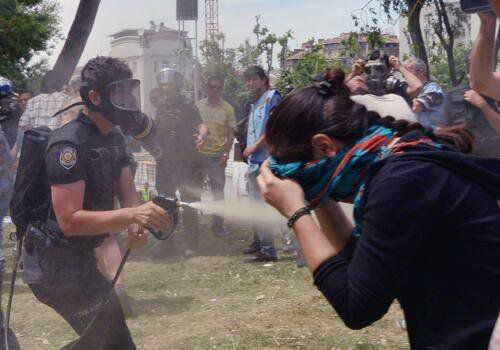 Полицейска бруталност в Турция.