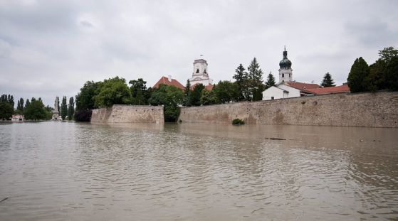 Нивото на Дунав с два исторически рекорда в Унгария 