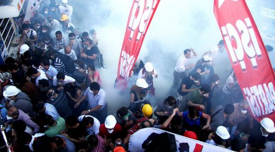 Нова вълна от насилие срещу протестиращите в Турция (галерия, на живо)