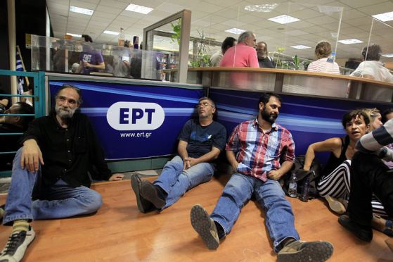 Служители на ERT блокираха централата й в Атина. Снимка: БГНЕС