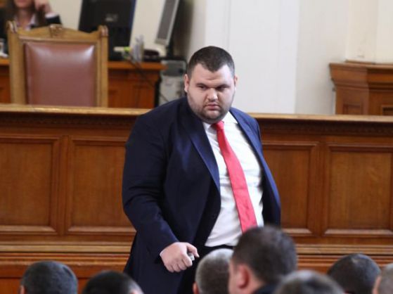 Депутатите отмениха избора на Пеевски единодушно