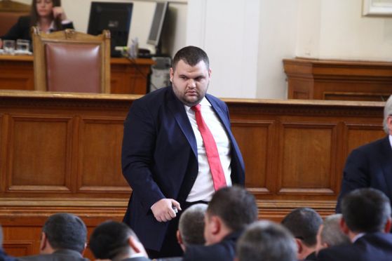 Гражданин пита "Кой назначи Пеевски" по Закона за обществена информация