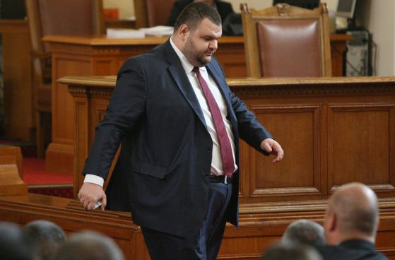 КС може да отложи решението за депутатското място на Пеевски
