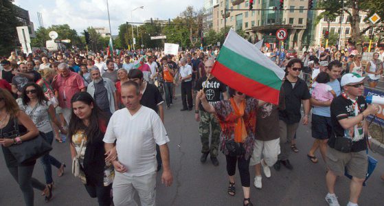 Протестът във Варна срещу кабинета на Орешарски. Снимка БГНЕС 3