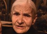 Възрастна жена живее в кашон в центъра на София (видео)
