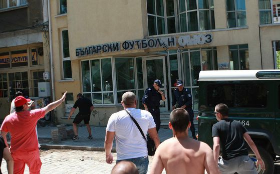 Погромът на агитката на ЦСКА над сградата на БФС миналата седмица