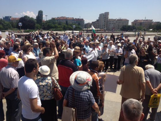 Контрапротест в защита на Орешарски. Снимка: Николаос-Теодорос Цитиридис