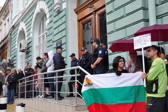 Протест пред Областната управа във Варна. Снимка: Булфото