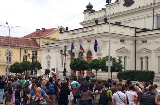 Петък става ден за протест пред парламента
