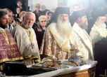 Поклонение пред тленните останки на митрополит Кирил. Снимка: Булфото