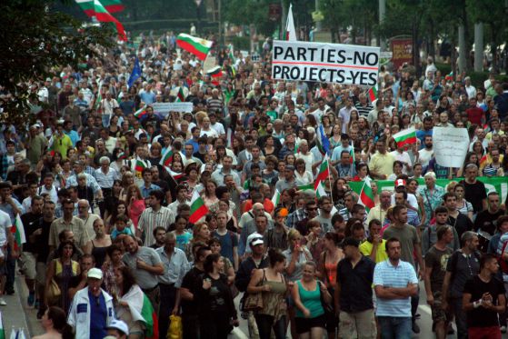 Вестник "Правда": Безсмисленият бунт в България