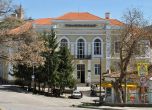 Протест срещу закриването на 130-годишна гимназия във Велико Търново