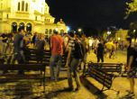 Видео от обсадата, боя и барикадите около парламента