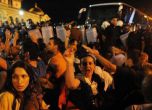 Сблъсъците пред парламента влязоха във фокуса на световните медии