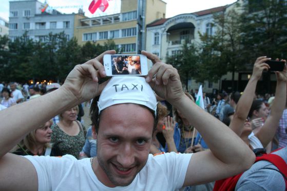 Такси за Мая (протестът в снимки)