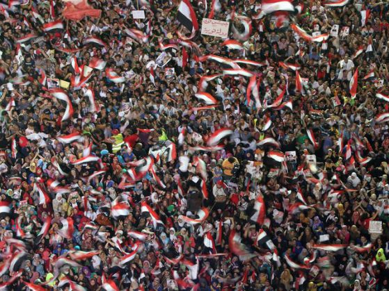 30 млн. протестираха в Египет, има убити и ранени