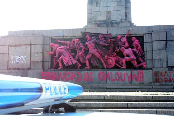 Руските медии: Престъпници, вандали, хулигани
