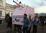 Ден 69: Розовият танк поведе протеста (снимки)