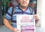 Наш читател държи днешния брой на най-четеният чешки вестник "Dnes" 