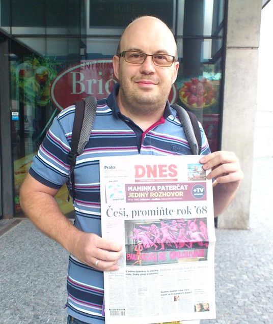 Наш читател държи днешния брой на най-четеният чешки вестник 