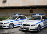 Полицейски автомобили пред сградата на МВР.
