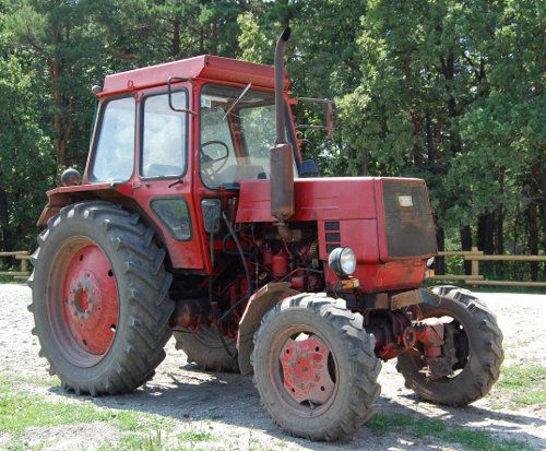 Украинец избяга от жена си рускиня с трактор