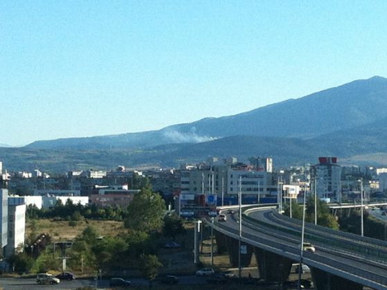 Пушекът се вижда от източните квартали на София. Снимка: Нова  телевизия