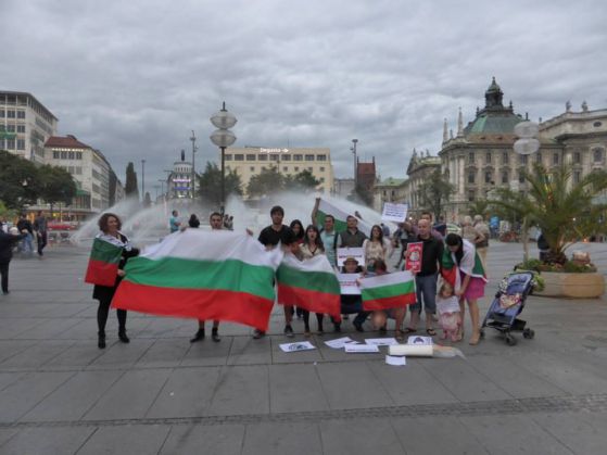 Подкрепата за протеста на българите по света в снимки