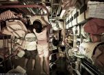 Стотици хиляди хора в Хонконг живеят в помещения, големи колкото кабинка на тоалетна