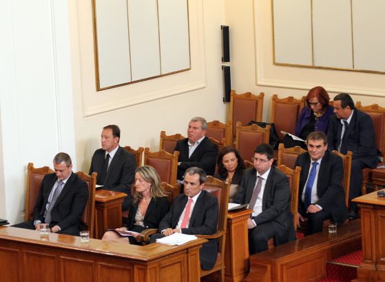 Пламен Орешарски и министрите му в парламента.  Снимка:  Сергей Антонов
