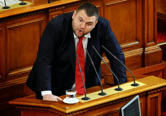 Неофициално: Пеевски остава депутат (обновена)