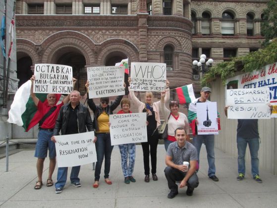 Протестът в Торонто: Орешарски - наемник на крадливи и продажни хитреци